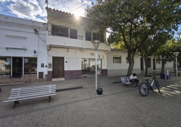 General Guemes: Excepcional Propiedad sobre Peatonal .Terreno edificado de 900 m2. Todos los servicios.